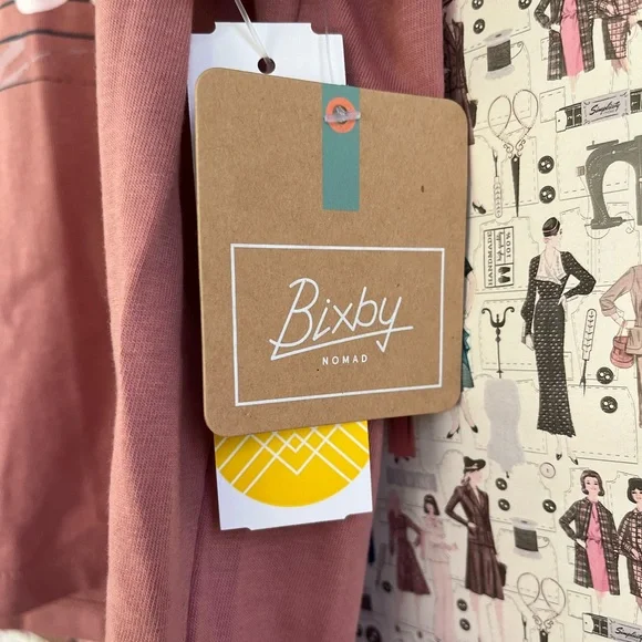 NWT California graphic tee 🖤 - Picture 4 of 5